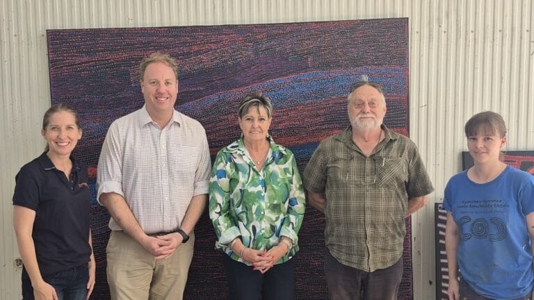 Minister for Goldfields-Esperance visits remote community of Tjuntjuntjara  